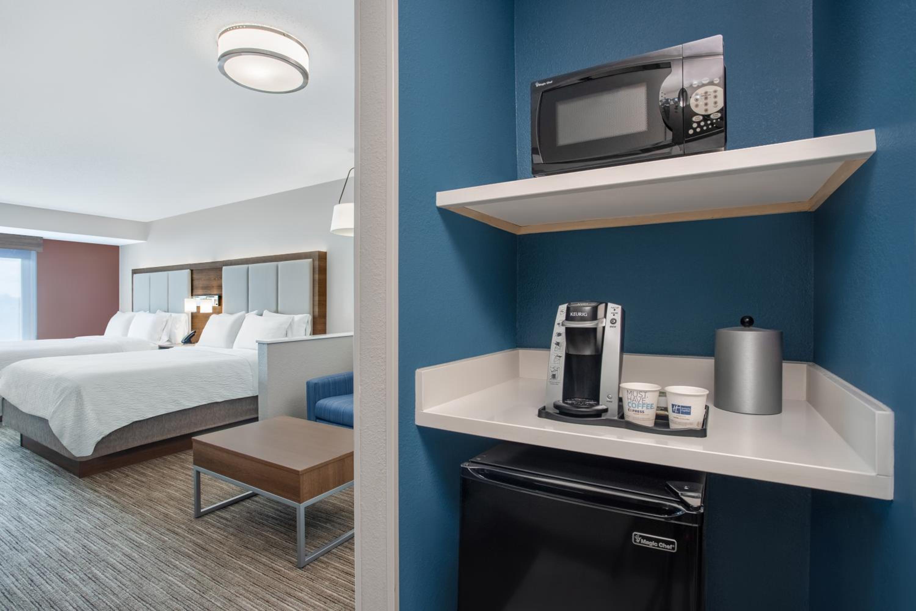 holiday inn express hotel and suites clinton by ihg
