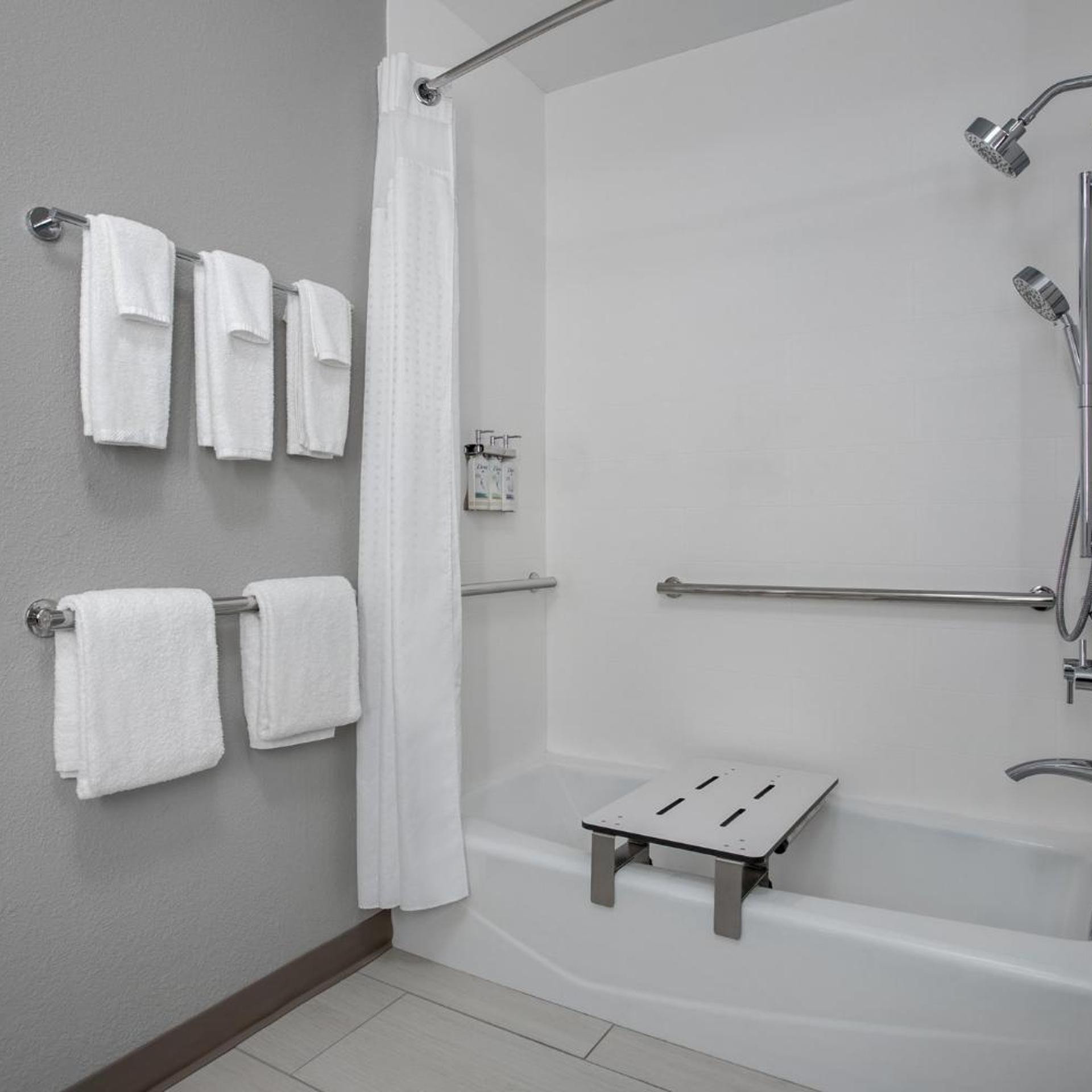 holiday inn express hotel and suites clinton by ihg