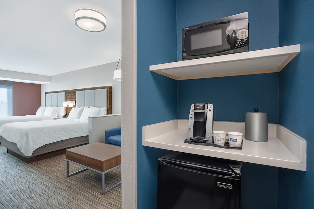 holiday inn express hotel and suites clinton by ihg