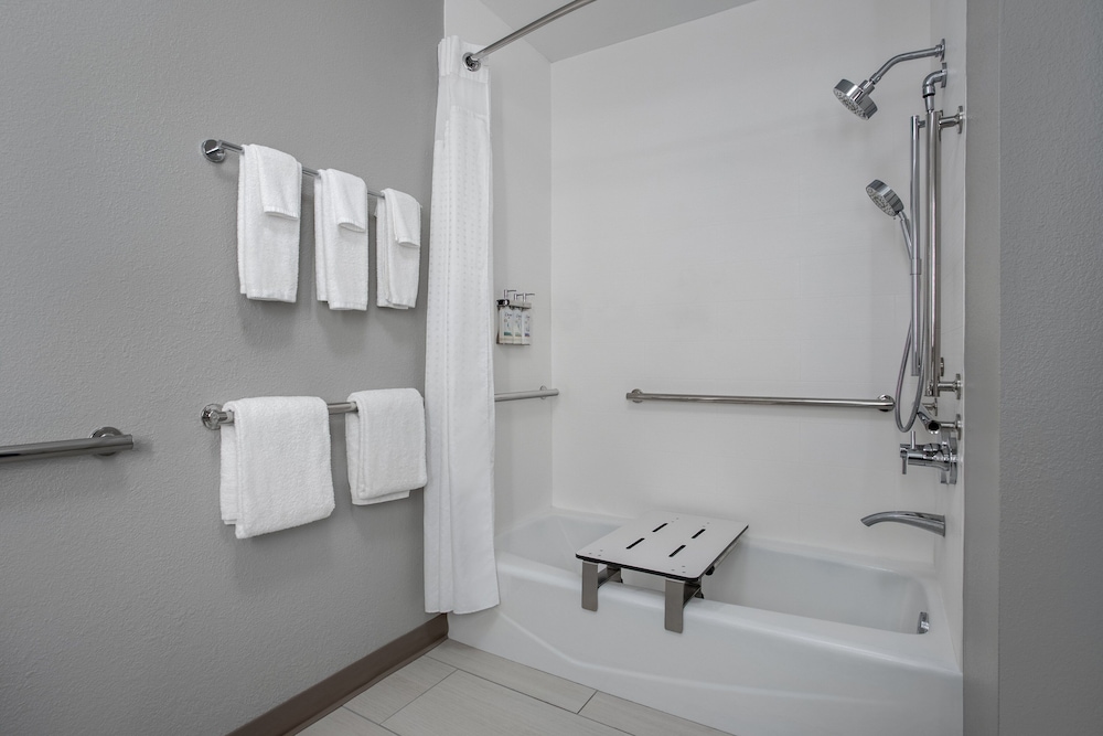 holiday inn express hotel and suites clinton by ihg