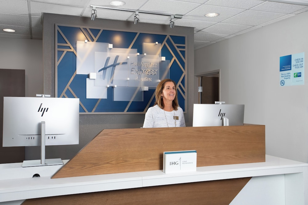 holiday inn express hotel and suites clinton by ihg