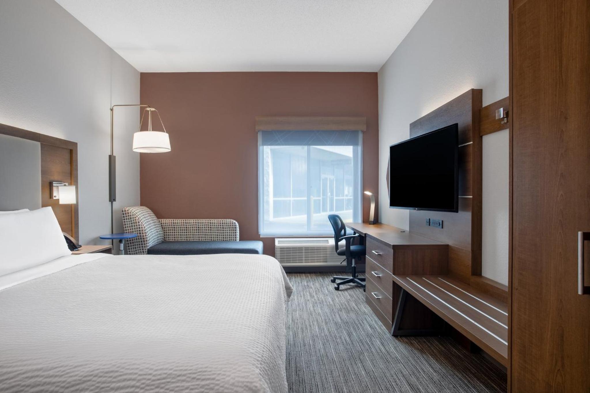 holiday inn express hotel and suites clinton by ihg