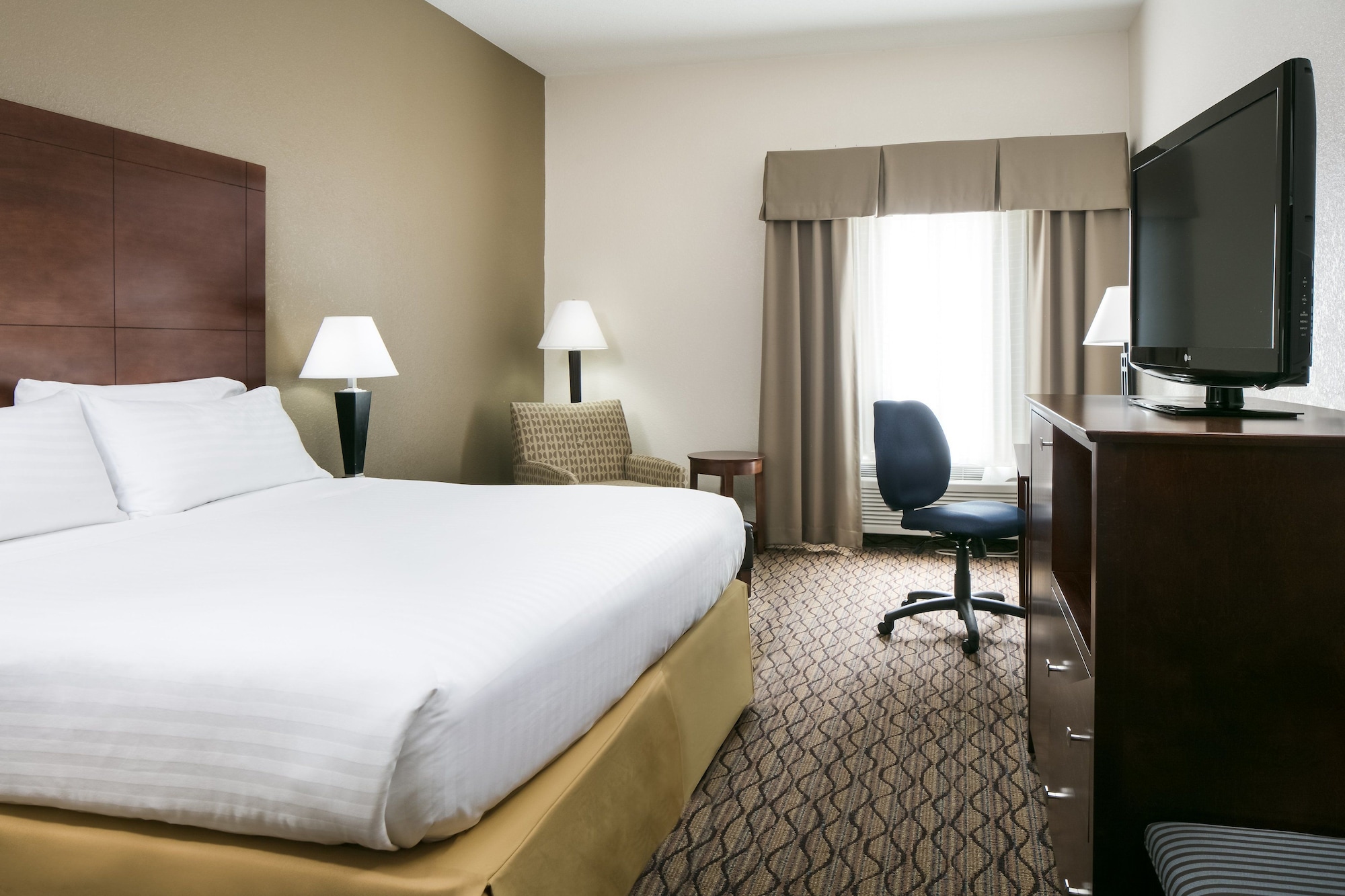 holiday inn express hotel and suites clinton by ihg