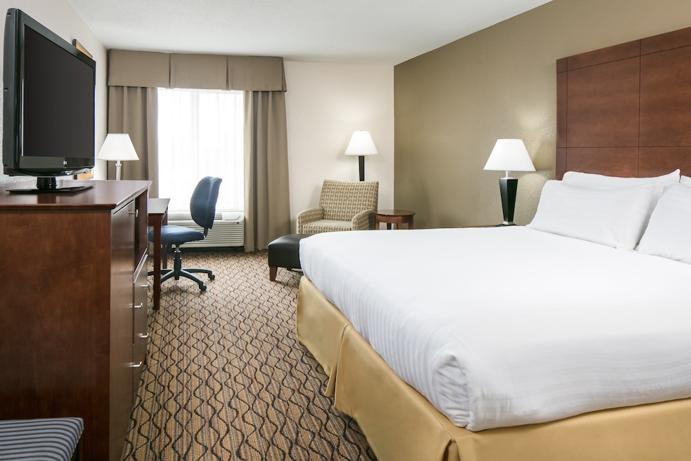 holiday inn express hotel and suites clinton by ihg