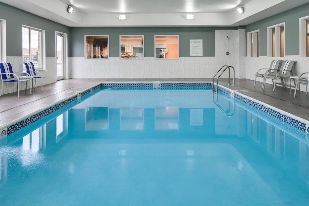 holiday inn express hotel and suites clinton by ihg