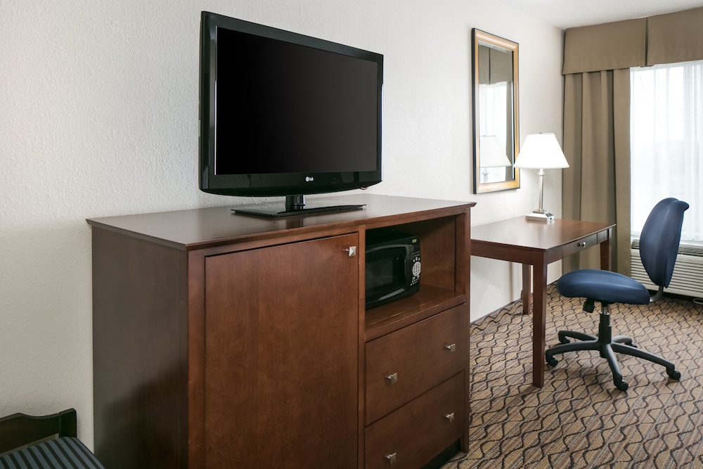 holiday inn express hotel and suites clinton by ihg