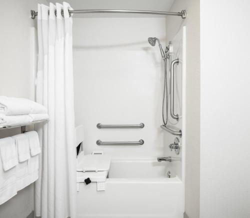 holiday inn express hotel and suites clinton by ihg