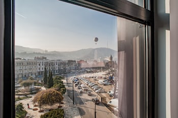 holiday inn express tbilisi avlabari an ihg hotel