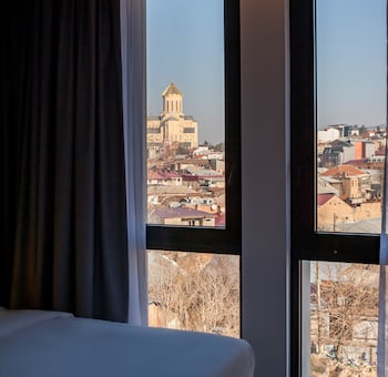 holiday inn express tbilisi avlabari an ihg hotel