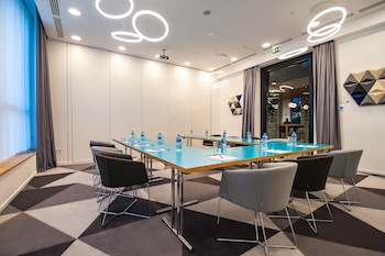 holiday inn express tbilisi avlabari an ihg hotel