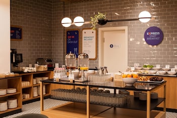 holiday inn express tbilisi avlabari an ihg hotel
