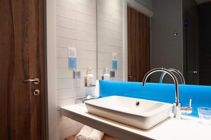 holiday inn express tbilisi avlabari an ihg hotel
