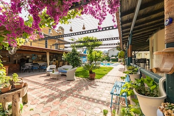 dedeminn garden hotel