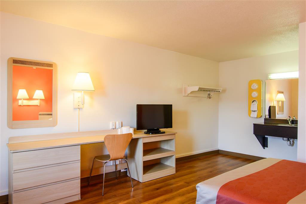 motel 6 leominster ma