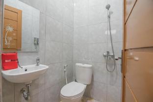 reddoorz plus near syamsudin noor airport 3