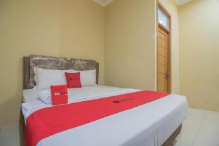 reddoorz plus near syamsudin noor airport 3