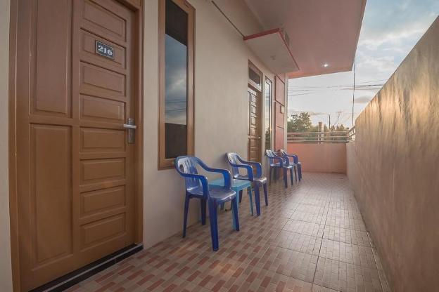 reddoorz plus near syamsudin noor airport 3