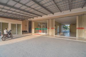 reddoorz plus near syamsudin noor airport 3