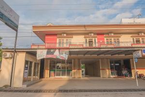 reddoorz plus near syamsudin noor airport 3