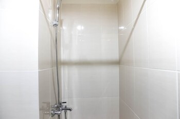 spacious 1 br at the oasis cikarang apartment