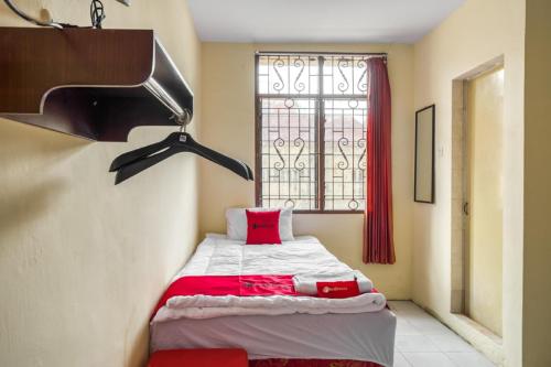 reddoorz plus near rsud dr pirngadi medan 2 hostel