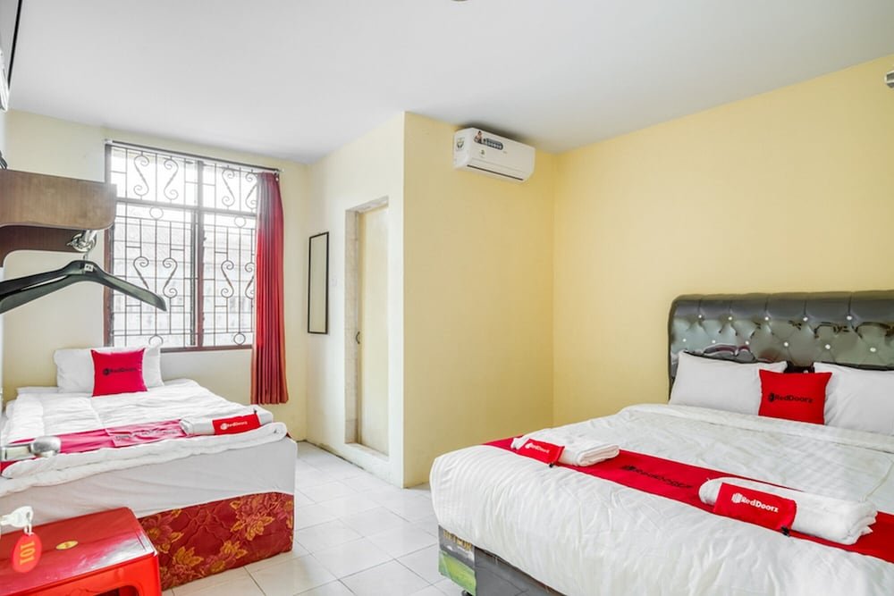 reddoorz plus near rsud dr pirngadi medan 2 hostel
