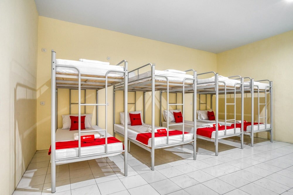 reddoorz plus near rsud dr pirngadi medan 2 hostel