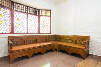 reddoorz near universitas pamulang