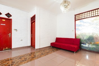 reddoorz near universitas pamulang