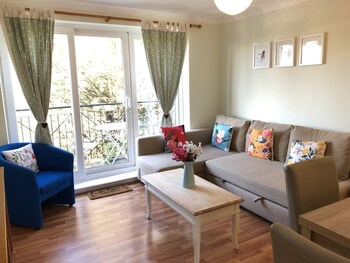 apple perch 2br flat free parking