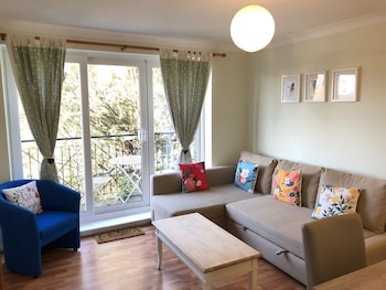 apple perch 2br flat free parking