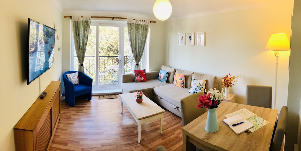 apple perch 2br flat free parking