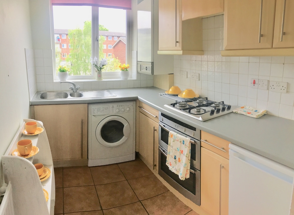 apple perch 2br flat free parking
