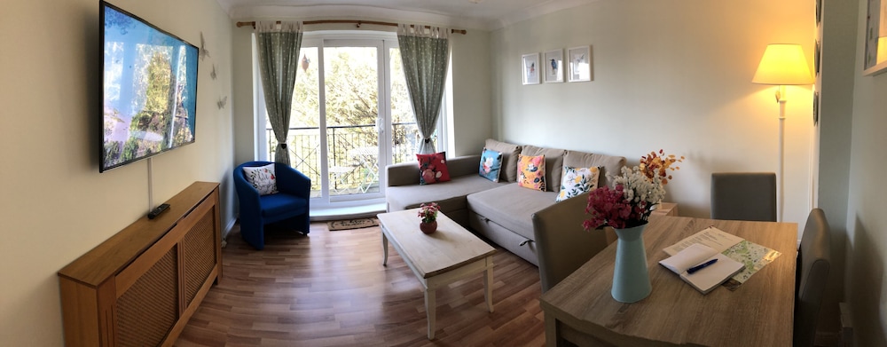 apple perch 2br flat free parking