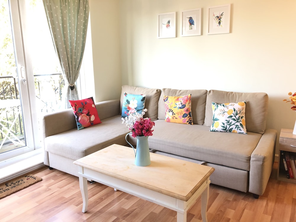 apple perch 2br flat free parking