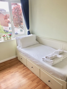 apple perch 2br flat free parking