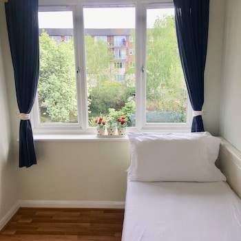 apple perch 2br flat free parking