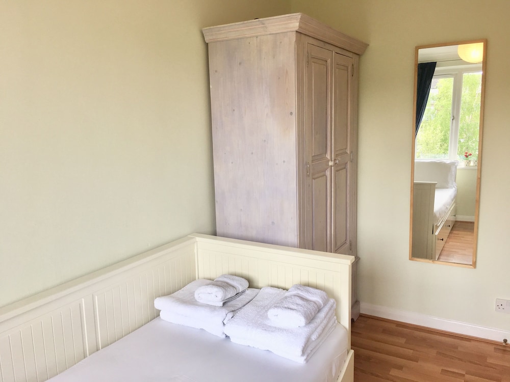 apple perch 2br flat free parking