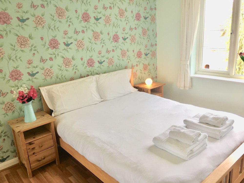 apple perch 2br flat free parking