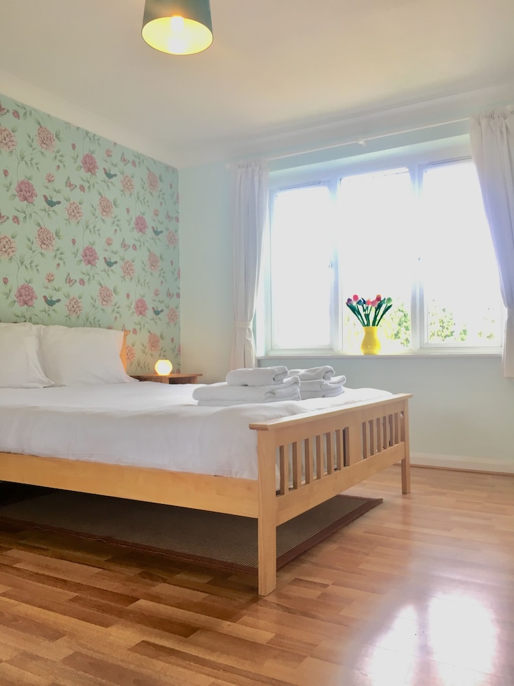 apple perch 2br flat free parking