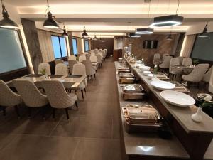 hotel monsoon palace guwahati