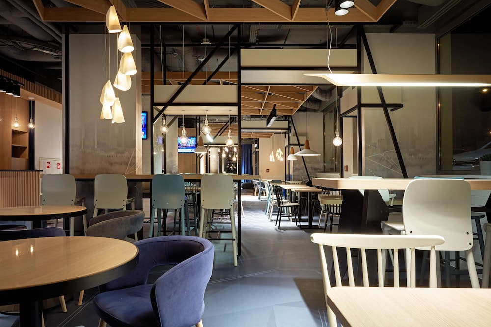 B&B Hotel Warszawa-Okecie,,2 star