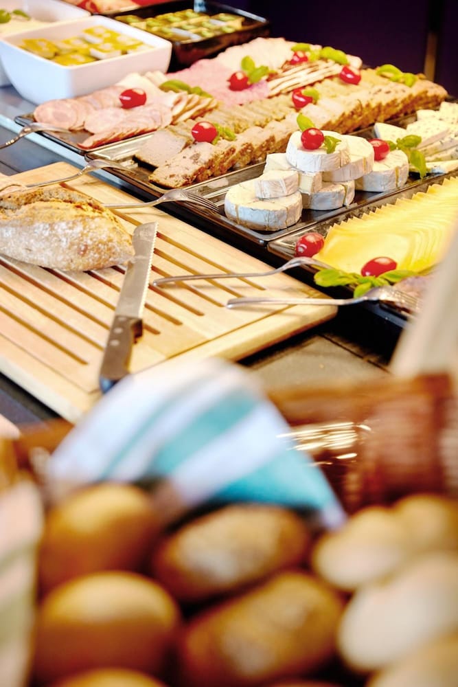 B&B Hotel Warszawa-Okecie,,2 star