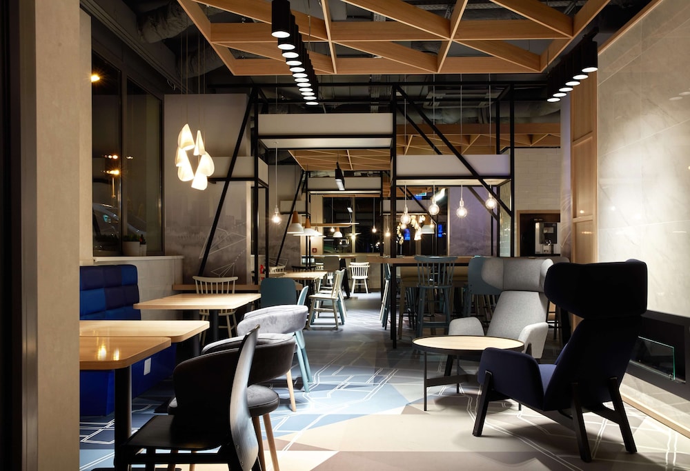 B&B Hotel Warszawa-Okecie,,2 star