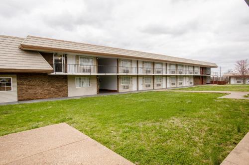 oyo hotel lebanon mo i 44