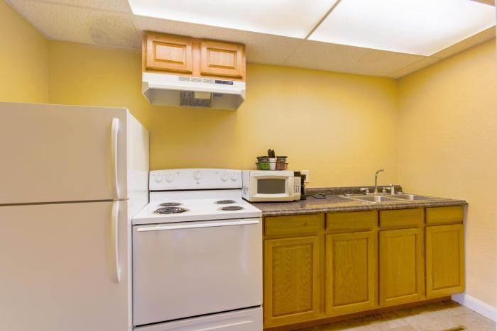 oyo hotel lebanon mo i 44