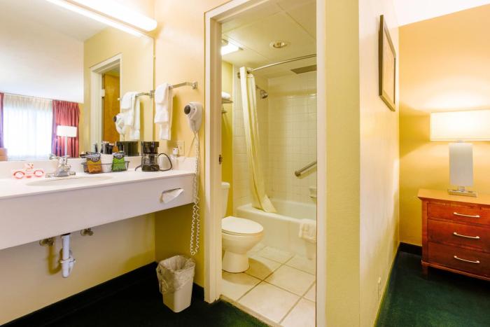 oyo hotel lebanon mo i 44