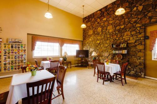 oyo hotel lebanon mo i 44