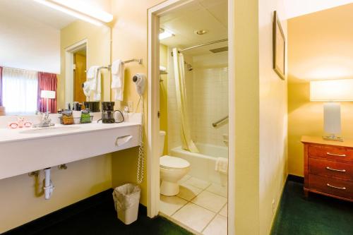 oyo hotel lebanon mo i 44