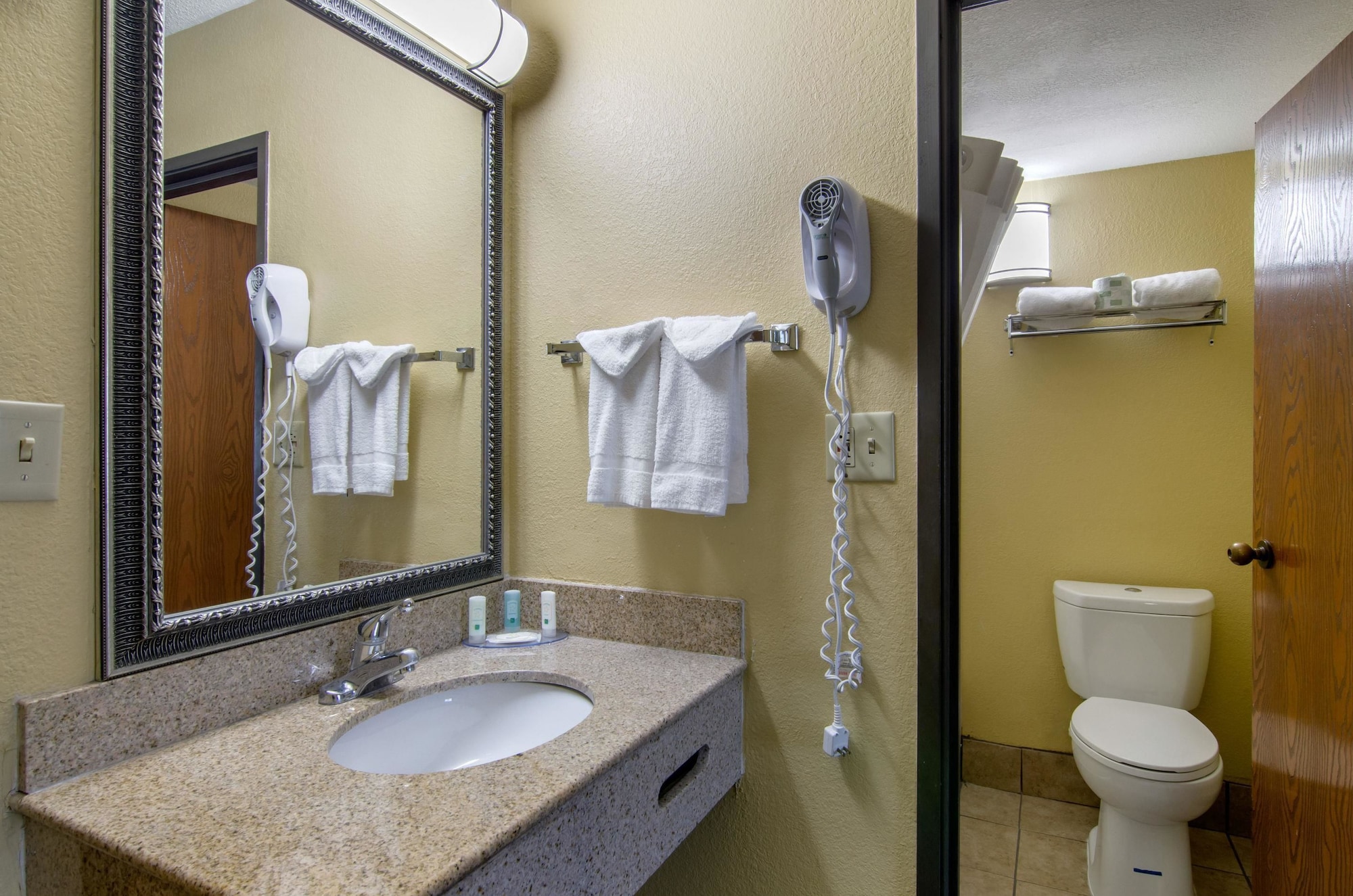 comfort inn i 35 at shawnee mission parkway